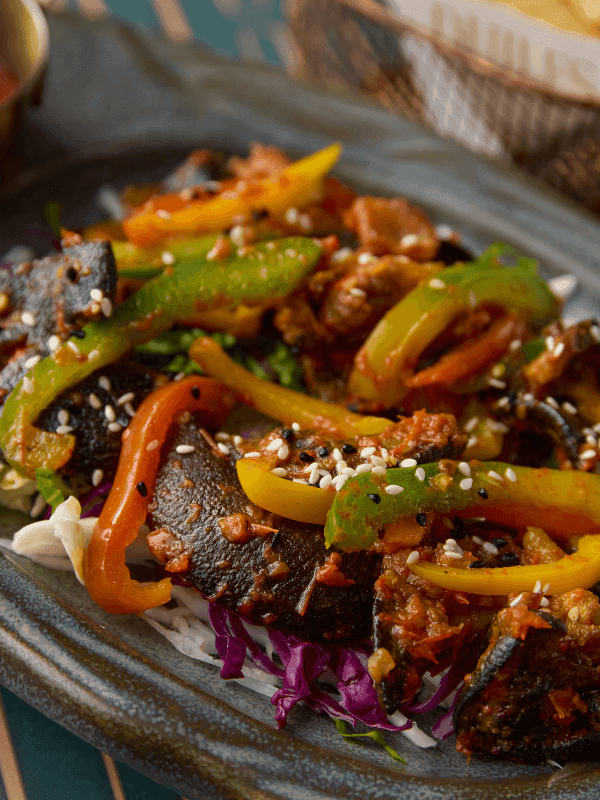 Grilled fish with peppers and sesame